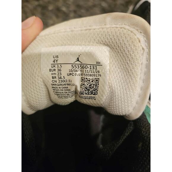 Nike Air Jordan 1 Low GS Green Glow Black White Youth Kids Size 4 Youth EUC - Picture 8 of 8